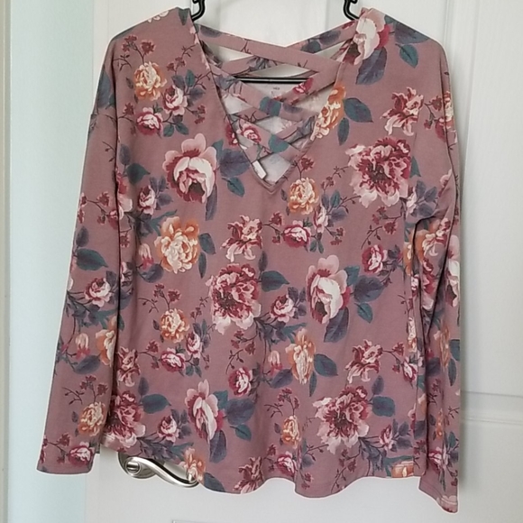 Shirt - Picture 2 of 3